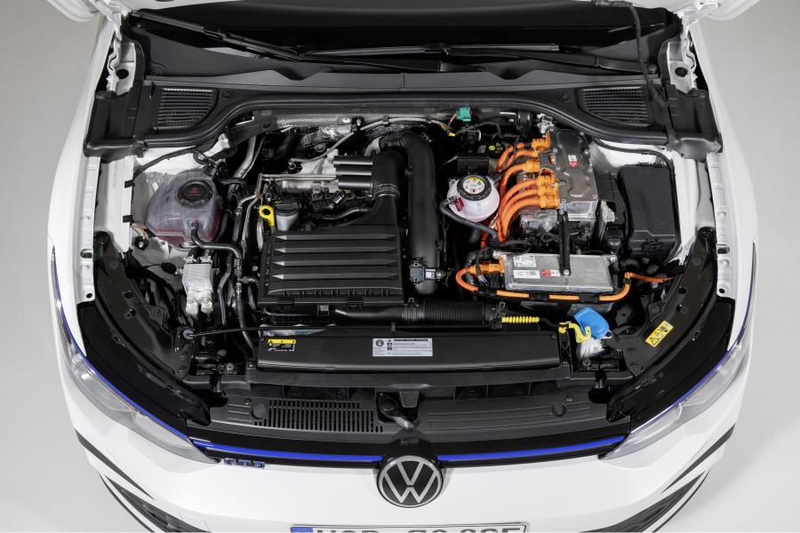 Моторный отсек Volkswagen Golf GTE 2020 года  (WW) (фото 14 из 18)
